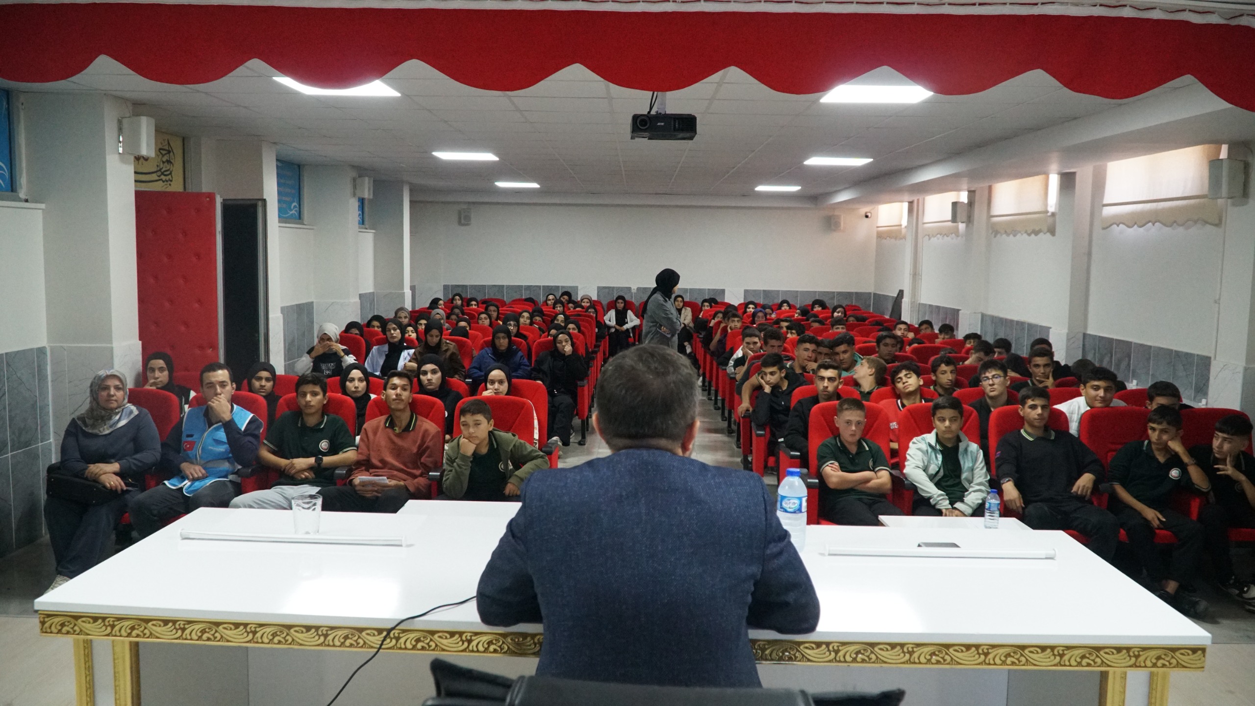 ''Geleceğe Işık Ol'' Projesi Kapsamında Travma Sonrası Stres Semineri Düzenlendi